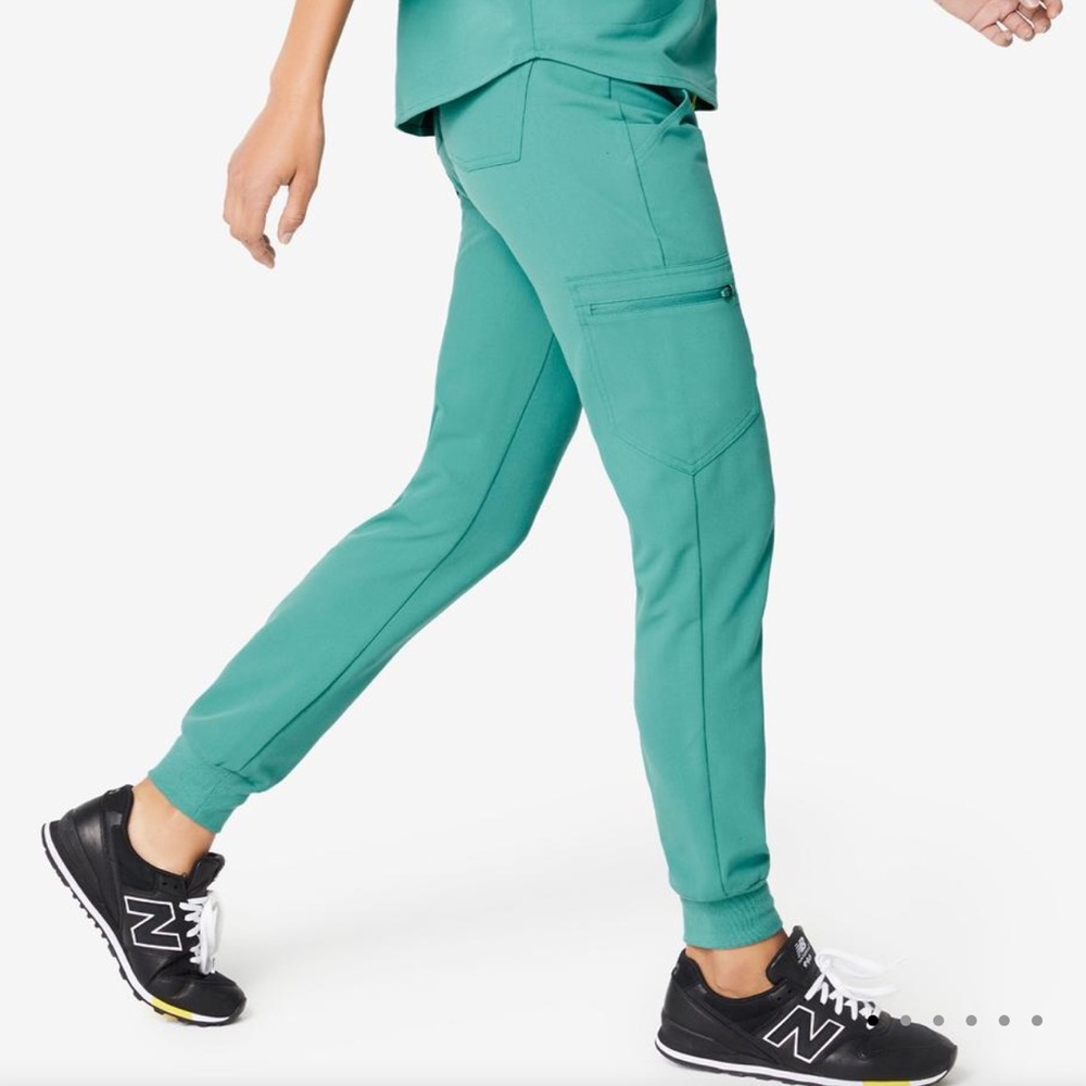 ❌ SOLD ❌ Figs zamora scrub pant - Marine